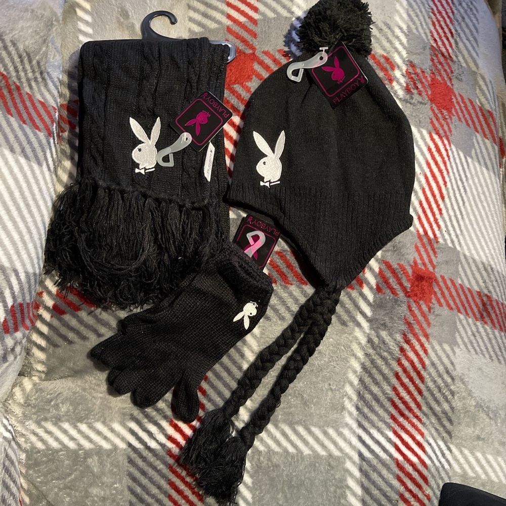 PLAYBOY 2006 PLAYBOY BUNNY LOGO BEANIE w/TIES 🐰 KNIT SCARF & KNIT GLOVES SET 🔥